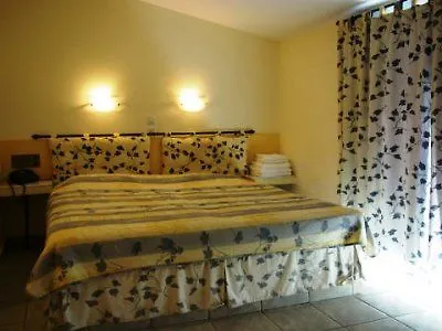 Philoxenia & מלון 4*