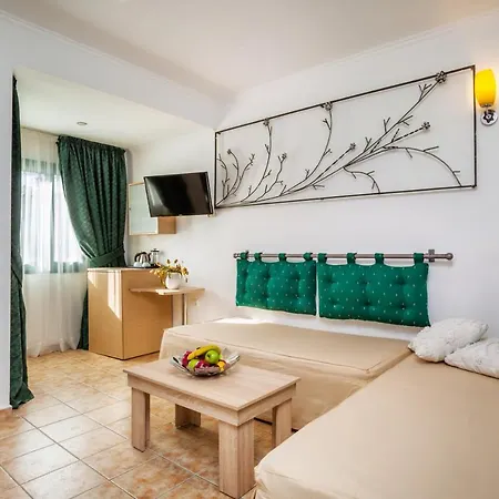 فندق Philoxenia & 4*