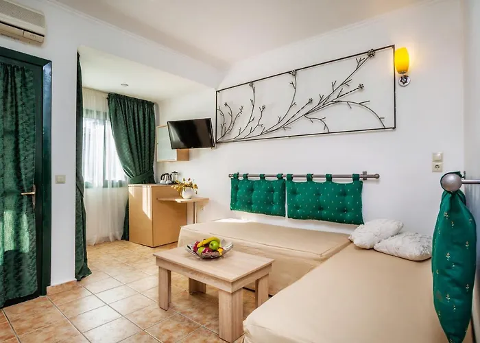 מלון Philoxenia & 4*